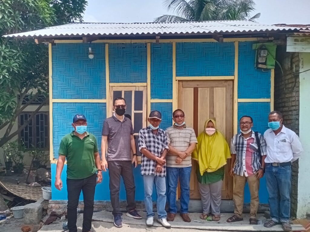 PWI Sergai Fasilitasi Pembangunan Rumah Warga Kurang Mampu, Pemilik Rumah Gembira Dapat Rumah Layak Huni