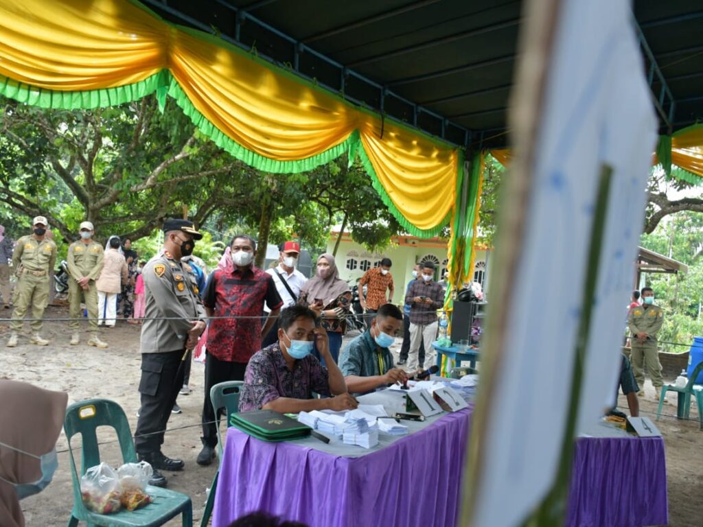 Bupati Serdang Bedagai Bersama Kapolres Tinjau Pelaksanaan Pilkades di Tiga Kecamatan