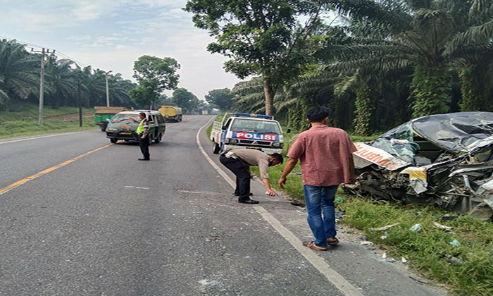 Mobil Ambulans Kecelakan di Batu Bara Sumut, Seorang Perawat Tewas