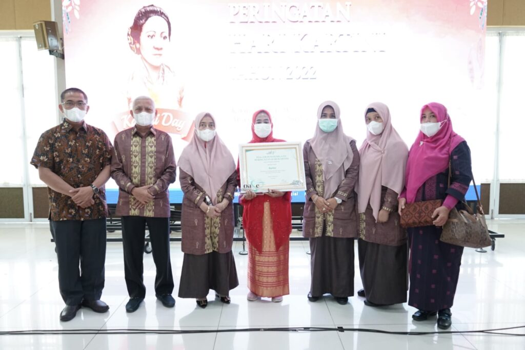 Hari Kartini, Tokoh Perempuan Asahan Terima Penghargaan dari Ibu Negara