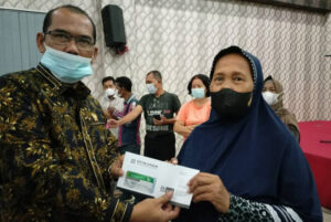 Reses di Kecamatan Medan Petisah, Antonius D Tumanggor Bagikan Kartu BPJS Gratis ke 469 KK