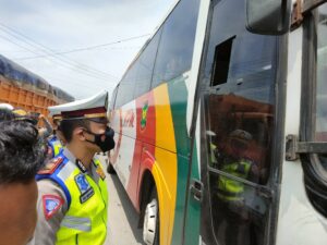 Sopir Bus Lintas Provinsi Mendadak Dites Urine di Pos Pelayanan Mudik di Asahan