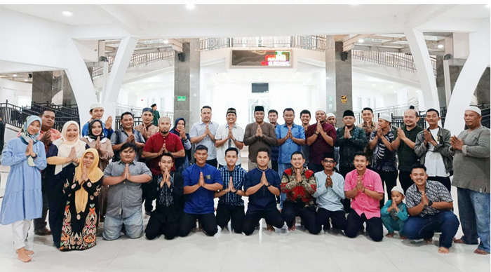 Keluarga Besar Dinas Perkim Bukber di Masjid Agung Sei Rampah