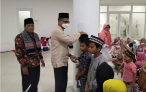 PHBI Dinkes Sergai Santuni Anak Yatim dan Dhuafa di Masjid Agung Sei Rampah