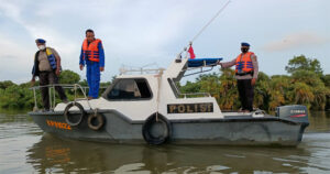 Nelayan Terjatuh di Sungai Bedagai, Polairud dan Polsek Tanjung Beringin Terus Lakukan Pencarian