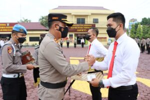 Kapolres Tanjungbalai Ganjar Penghargaan Bagi 21 Anggota dan 2 Kapolsek Berprestasi