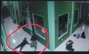 Terekam CCTV Warga di Batu Bara Kecurian Dompet saat Tidur di Teras Masjid
