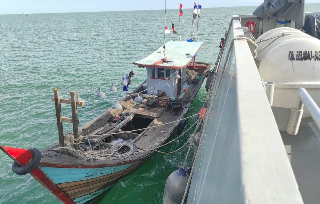 PMI Ilegal Kembali dari Malaysia Numpang Kapal Nelayan Diamankan TNI AL