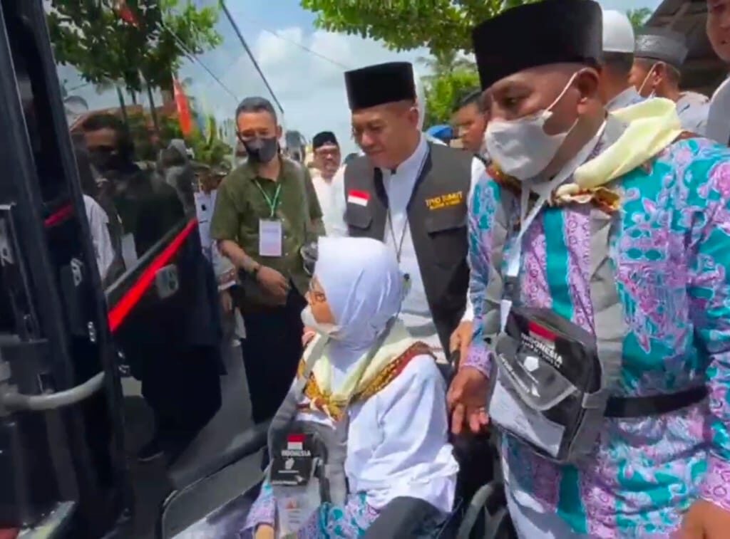 Isak Tangis Lepas Keberangkatan 130 Jemaah Haji Asal Kabupaten Batu Bara