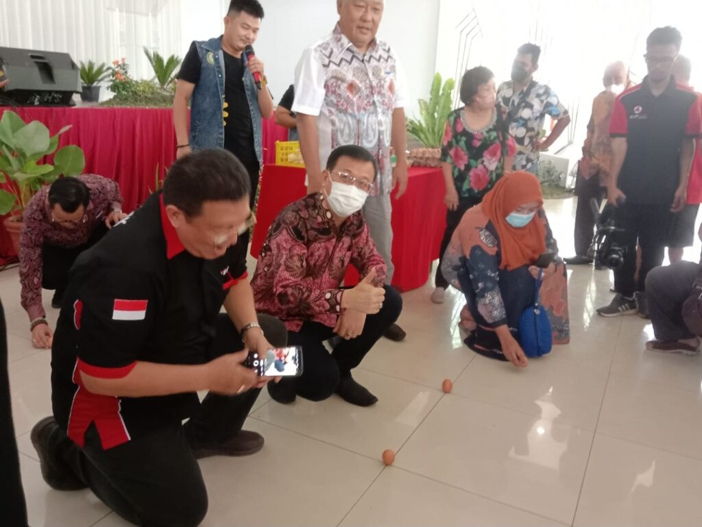 Festival Bak Cang Sumatera Utara, Hasyim Berhasil Berdirikan ‘Telur’ Ayam