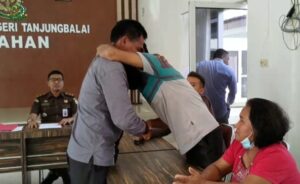Kejari Tanjungbalai Asahan Stop Kasus Penganiayaan, Dua Tetangga Berselisih Paham Berakhir Berpelukan