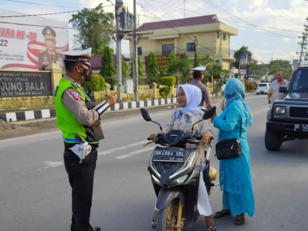 Operasi Patuh di Tanjungbalai, 60 Orang Pemotor Pulang Menjemput Helm
