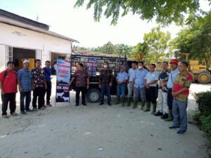 PT Bridgestone Sumatra Rubber Estate Serahkan Hewan Kurban di Desa Hutarao