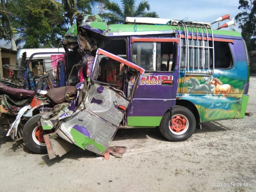 Bus Tabrak Truk Berhenti di Asahan, 2 Penumpang Tewas Sopir Melarikan Diri