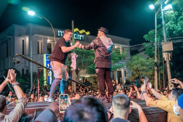 Bobby Nasution Duet Dengan Judika Meriahkan Hiburan Rakyat HUT Kota Medan
