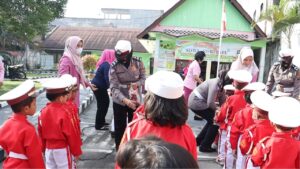 Polisi Sahabat Anak, Siswa TK di Tanjungbalai Diajak Kenali Aturan Lalulintas