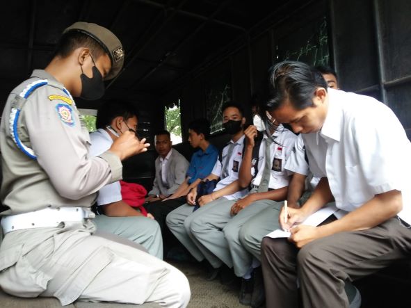 Operasi Kasih Sayang, Tim Gabungan Pemko Medan Jaring Pelajar Bolos di Warnet dan Kafe