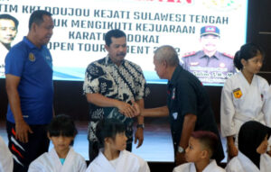 Agus Salim Lepas Tim Dojo KKI Kejati Sulteng Ikuti Kejuaraan Karate