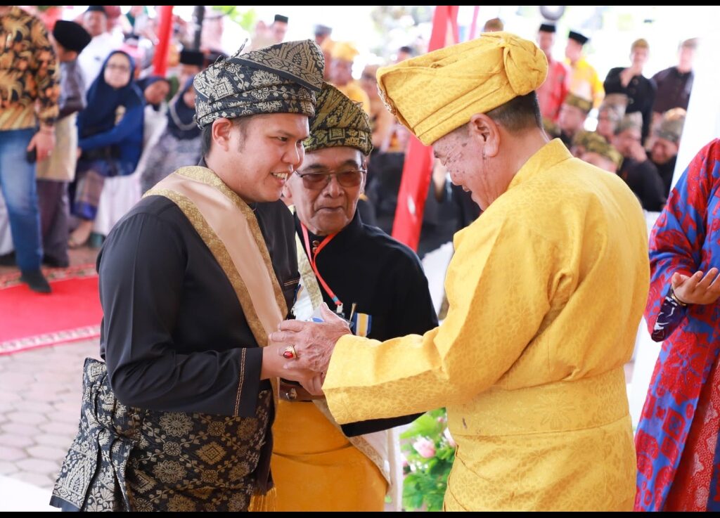 Berjasa Lestarikan Budaya Melayu, Adlin Tambunan Diberi Gelar Datuk Wedana Setia Negeri