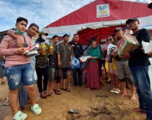 Yayasan Cahaya Hati Kemanusian Bersama LIONS Salurkan Bantuan Korban Banjir di Sei Rampah