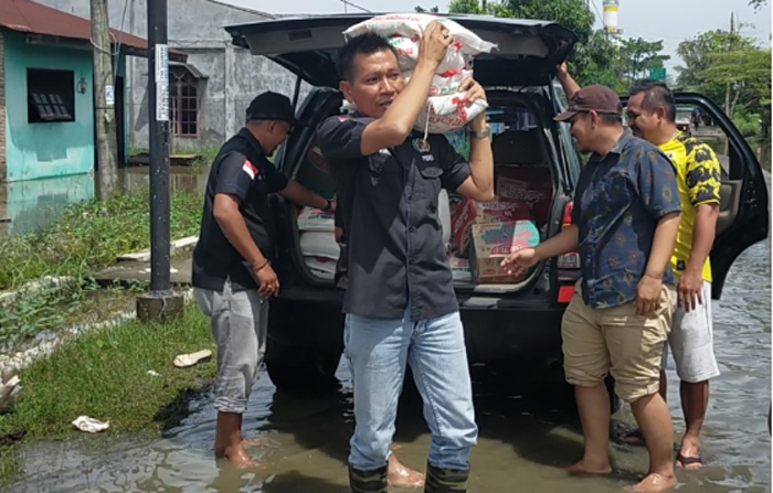 PWI Sergai Serahkan Bantuan Kekorban Banjir di Tanjung Beringin