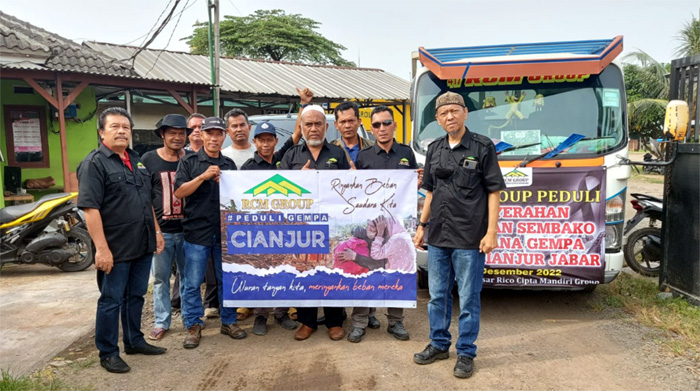 Keluarga Besar RCM Group Serahkan Bantuan Kepada Korban Gempa Cianjur