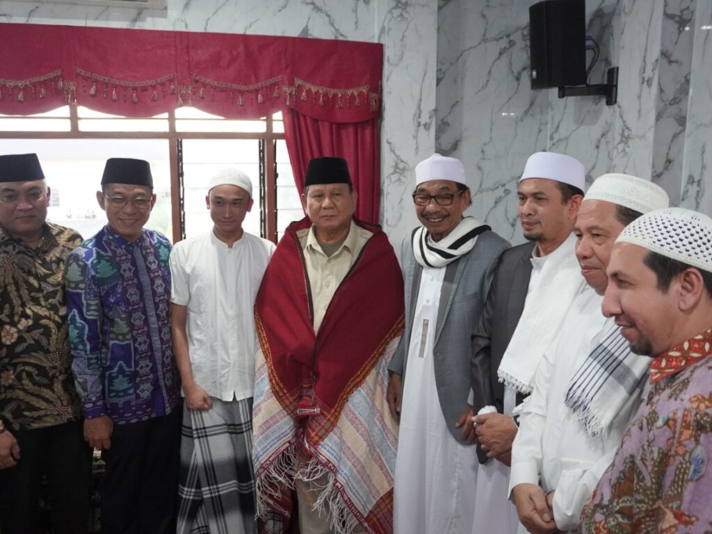 Prabowo Subianto Silaturahmi ke Pimpinan Ponpes Al Kautsar Buya Ali Akbar Marbun