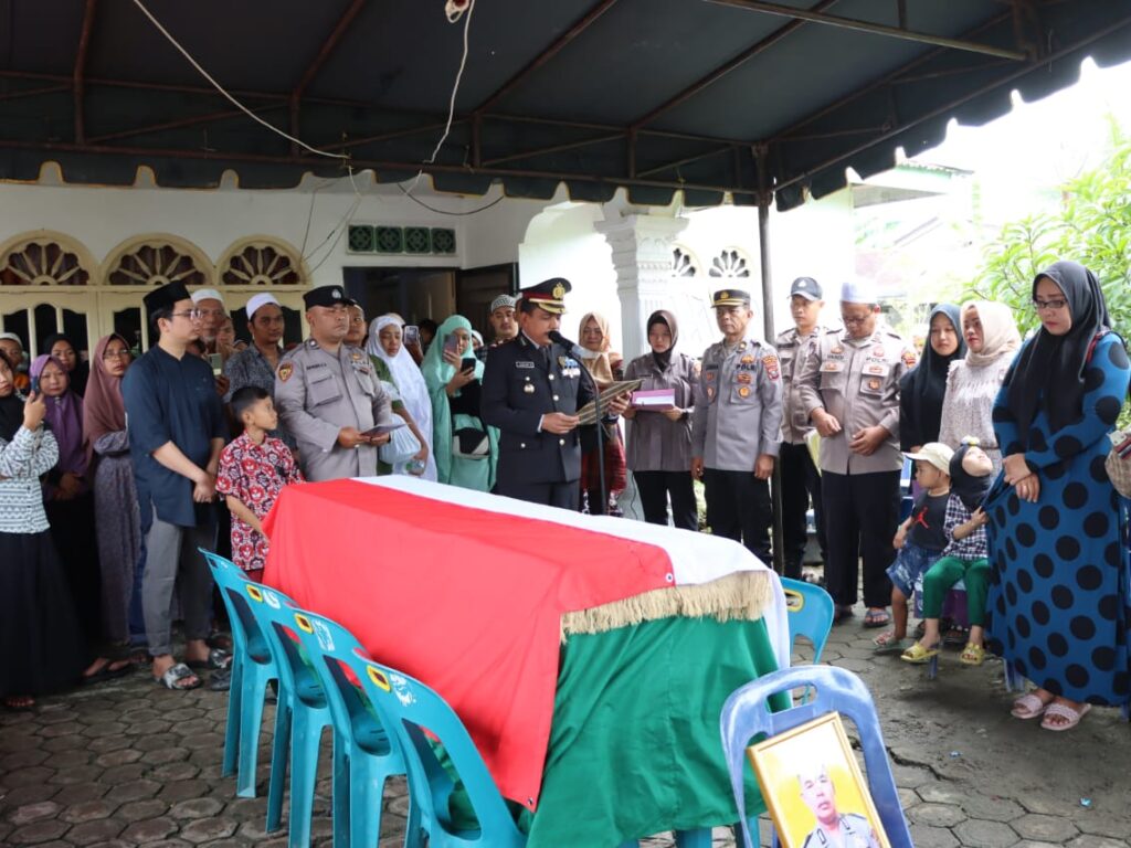 Polres Tanjungbalai Berikan Penghormatan Terakhir untuk Bripka Joko Slamet