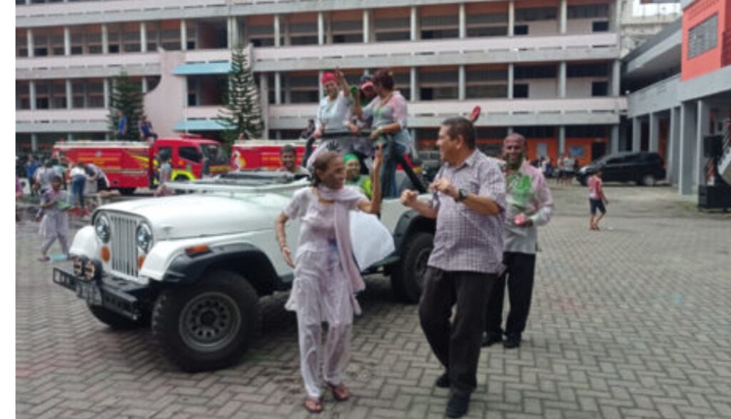 Parlindungan Purba Ikut Larut Dalam Festival Holi India di Medan