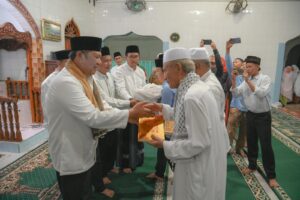 Walikota Padangsidimuan Safari Ramadan di Masjid Baburahman