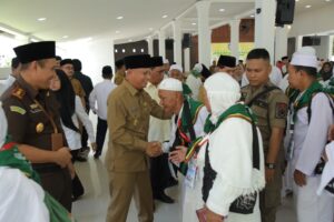 Keberangkatan 63 Calhaj Tajap II Dilepas Bupati Asahan H Surya