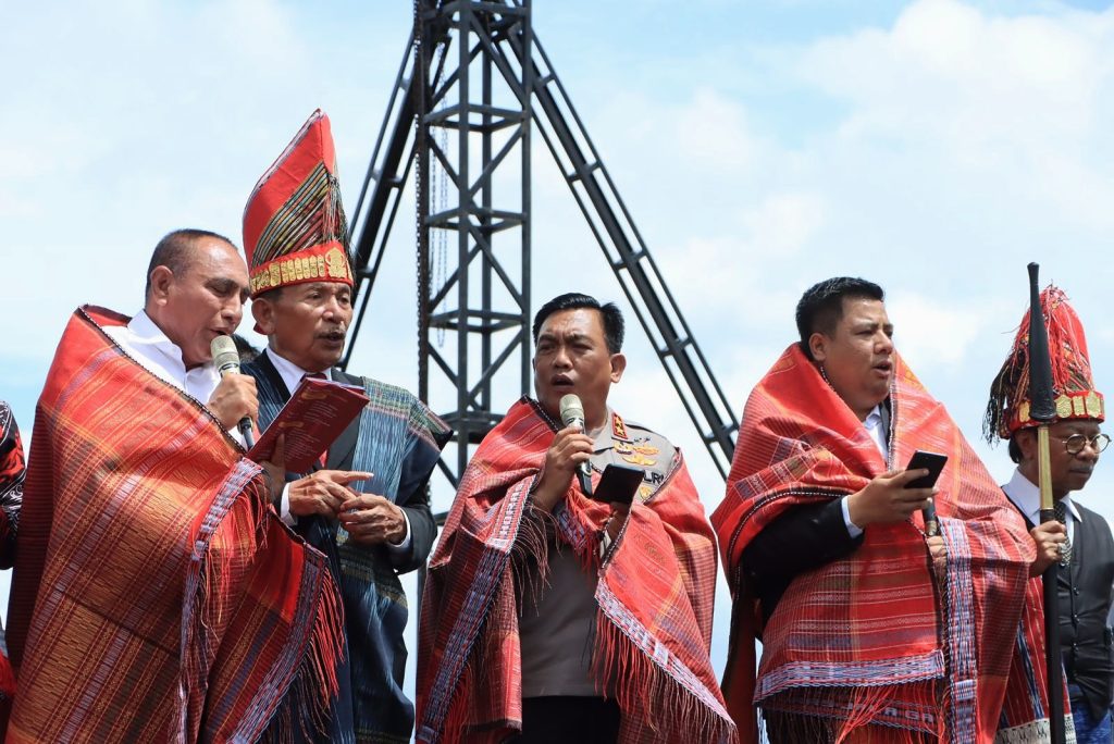 Hadiri Pesta Syukuran Parna Indonesia di Samosir, Gubernur Edy Rahmayadi Sumbang Kerbau