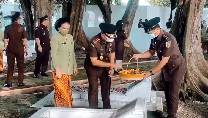 Mei Abeto Harahap Pimpin Ziarah dan Tabur Bunga ke Taman Makam Pahlawan Pangkalan Brandan