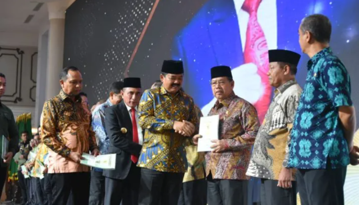 Menteri ATR/BPN Serahkan 194 Sertifikat Tanah di Kota Padang Sidempuan