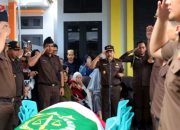 Kajati Sulteng Pimpin Upacara Pemakaman Almarhum Kasi Penkum Mohammad Ronald