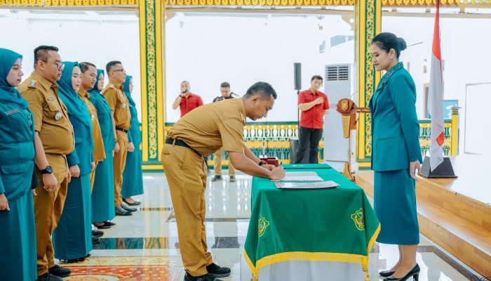 Lantik Enam Ketua PKK dan Bunda PAUD Kecamatan, Ini Pesan Kahiyang Ayu