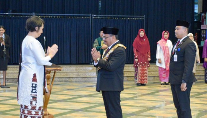 Mendikbudristek Lantik Prof. Dr. Baharuddin sebagai Rektor Unimed Periode  2023-2027