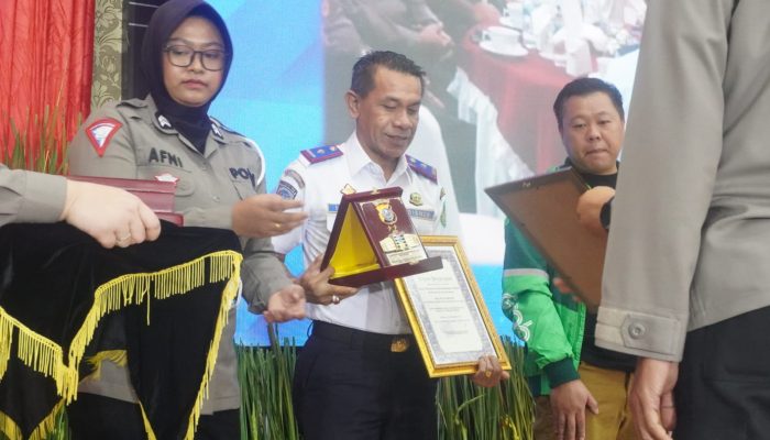 Bobby Nasution Terima Penghargaan Pelopor Keselamatan Dari Polda Sumut