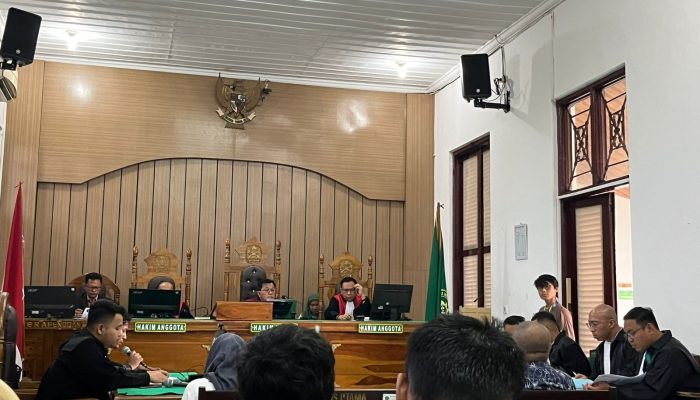 SIDANG PERDANA : Mantan Sekda dan Bendahara Pengeluaran Setdakab Labuhanbatu Diadili di Pengadilan Tipikor Medan