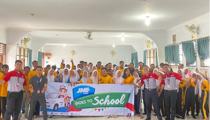 JNE Goes To School Bekali Siswa SMK Negeri 1 Tebing Tinggi Hadapi Revolusi Industri 4.0