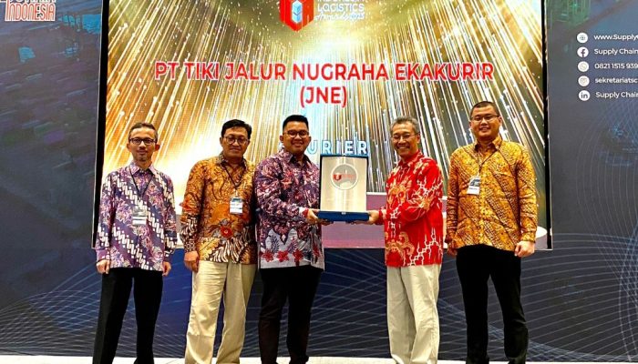 JNE Raih Penghargaan Courier of The Year di Indonesia Logistic Awards 2023