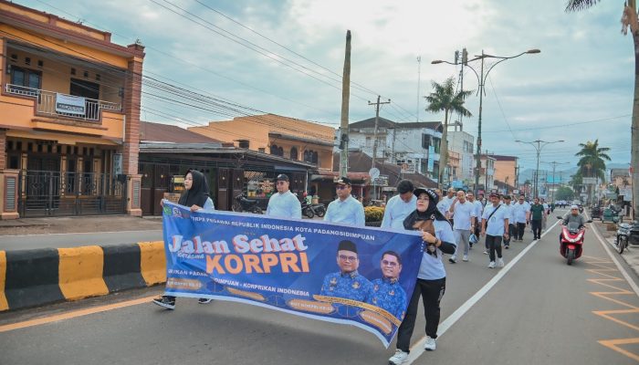 Jalan Sehat Meriahkan Peringatan HUT Ke-52 KORPRI di Padangsidimpuan