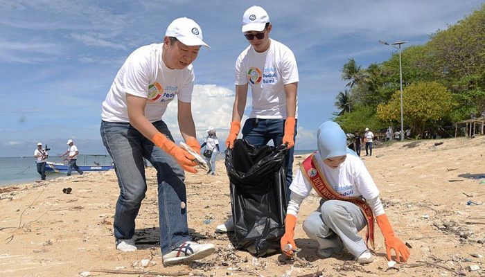 Estafet Peduli Bumi : Transplantasi 5.000 Bibit Terumbu Karang di Pulau Samalona