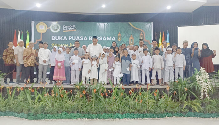 Keluarga Besar USM Indonesia Buka Puasa Bersama dan Santuni Anak Yatim Piatu