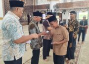 BKM Agung H. Achmad Bakrie Kisaran dan Bupati Asahan Salurkan Bantuan