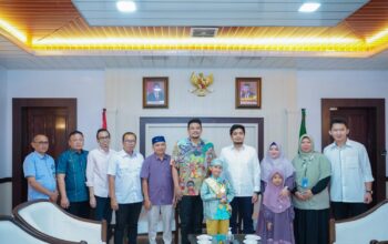 Walikota Medan Hadiahkan Umroh Untuk Ibu dan Adik Sang Juara Kompetisi Hafiz Indonesia