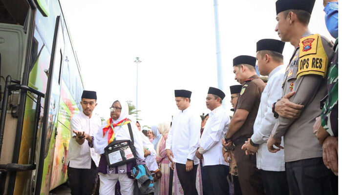 Bupati Sergai Berangkatkan Jamaah Calon Haji Kloter 16 dari Masjid Agung Serdang Bedagai