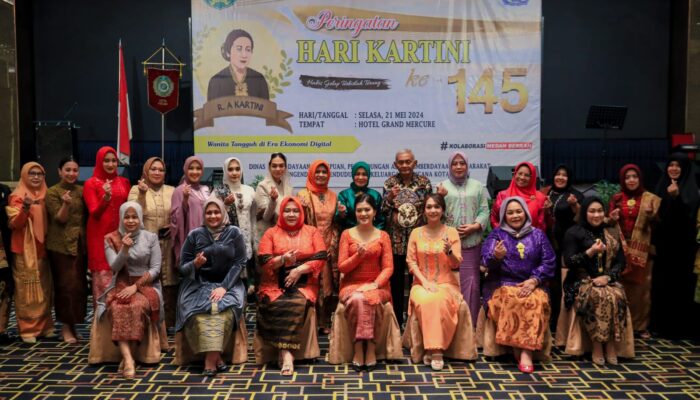 Fashion Show Kebaya Nasional Kader PKK Medan Warnai Peringatan Hari Kartini