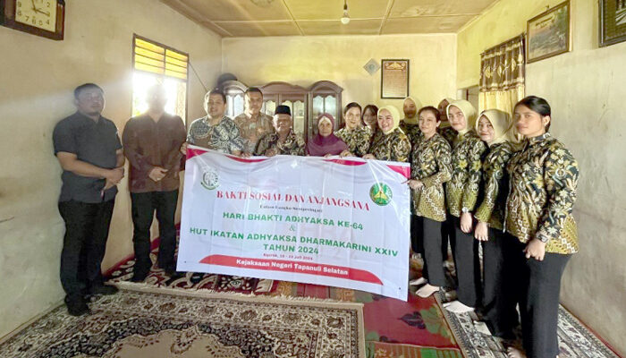 Sambut HBA dan HUT IAD, Kejari Tapsel Santuni Purna Adhyaksa