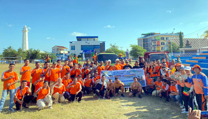 Peringati HBA ke-64, Kejari Rote Ndao Gelar Aksi Peduli Lingkungan Pungut Sampah di Lapangan Bola Kaki Kristen Siloam
